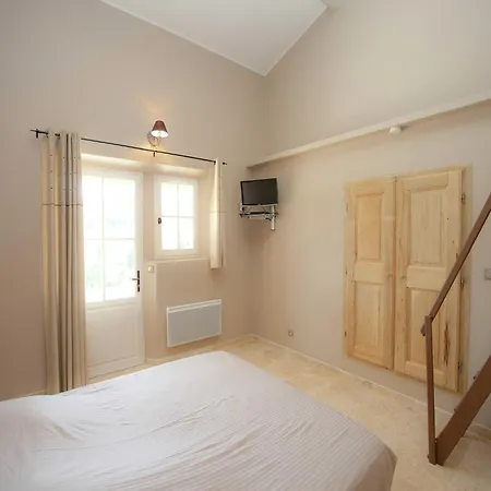 In Provence With Infinity Pool