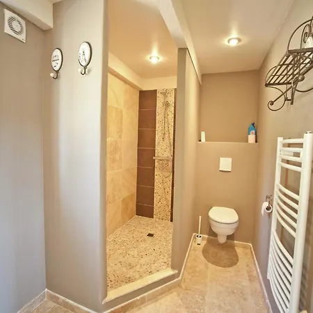 In Provence With Infinity Pool