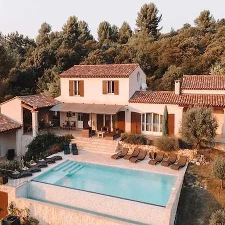 In Provence With Infinity Pool