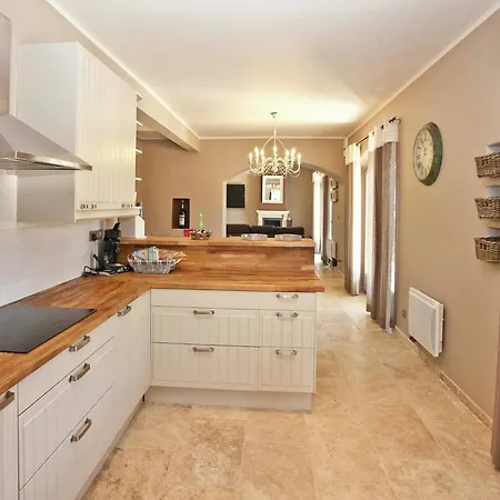 In Provence With Infinity Pool Villa