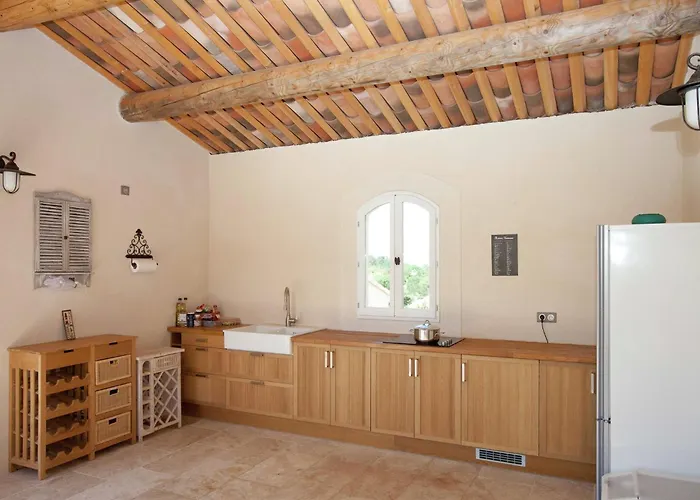 In Provence With Infinity Pool Villa