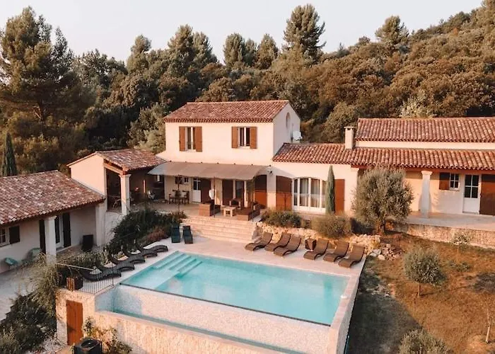 In Provence With Infinity Pool