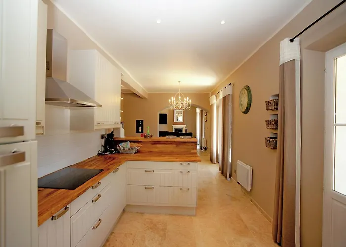 In Provence With Infinity Pool Villa