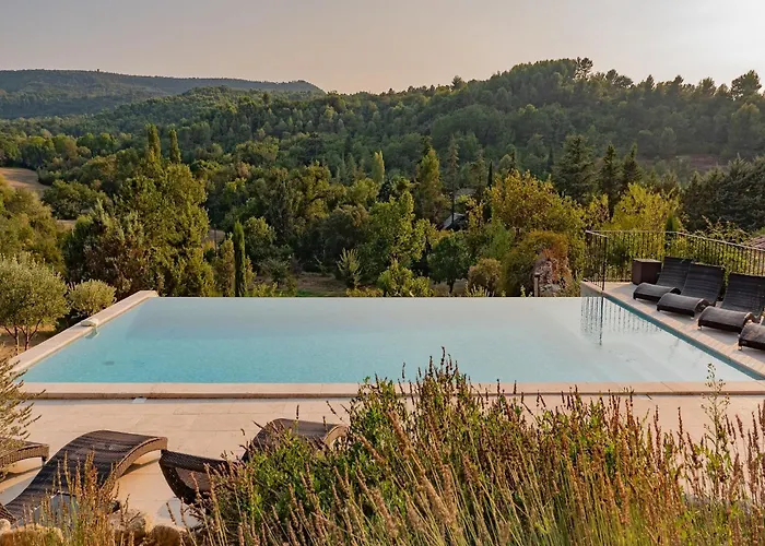 Villa In Provence With Infinity Pool